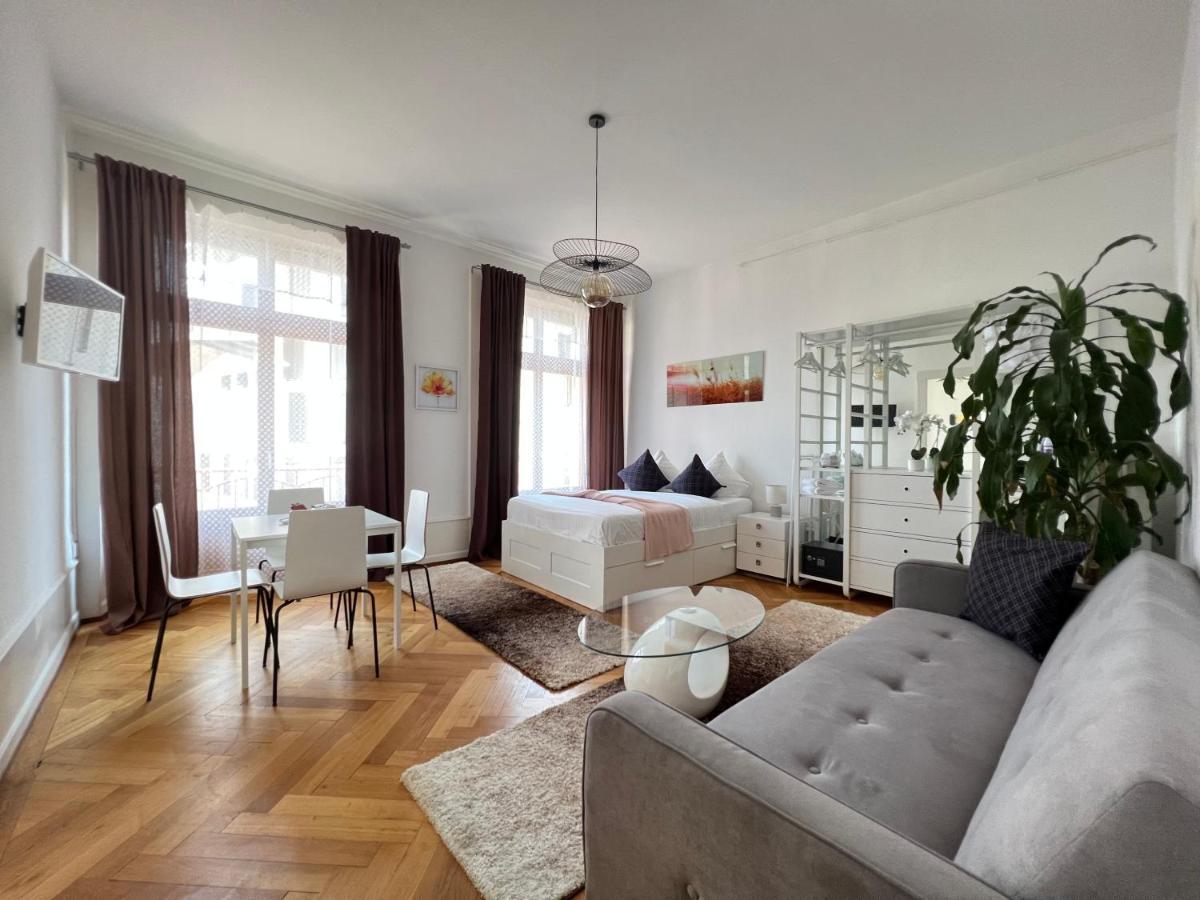 B&B Guest House Du Lac モントルー エクステリア 写真